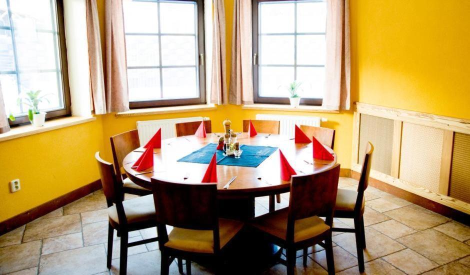 Penzion - Restaurace Na Myte Sezimovo Usti Eksteriør billede